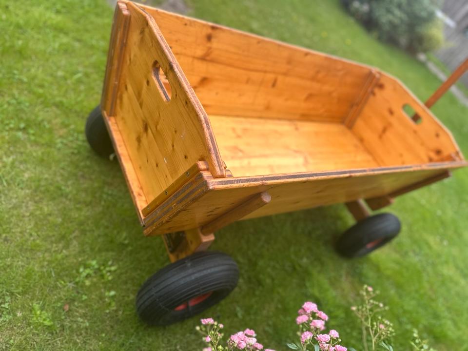 Bollerwagen vom Nortruper Hersteller INTANÄSCHENÄL